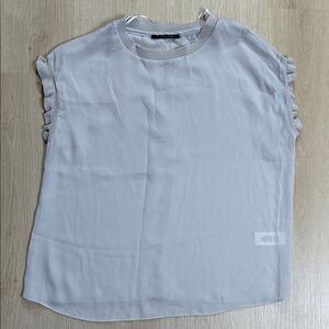 T Tahari Light Cream Blouse with Ruffled Sleeves